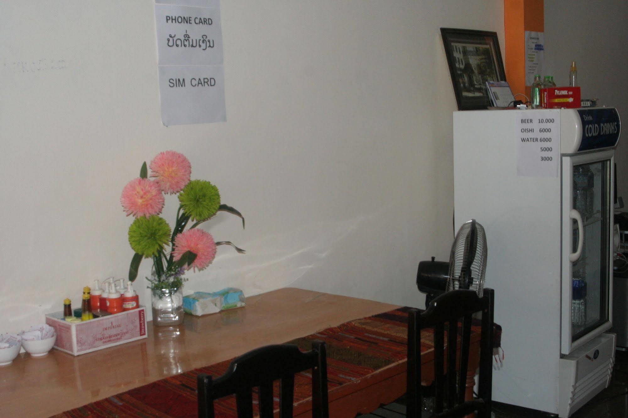 Orange Backpacker Hostel Vientiane Exterior photo