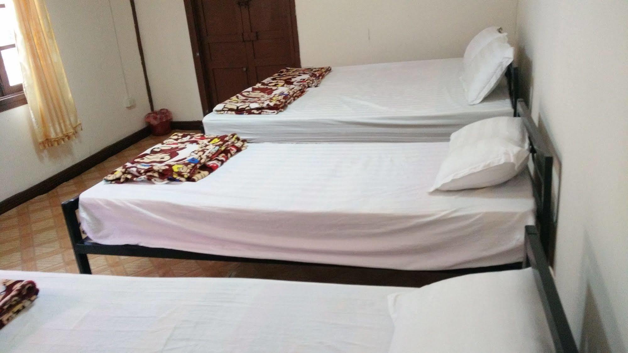Orange Backpacker Hostel Vientiane Exterior photo