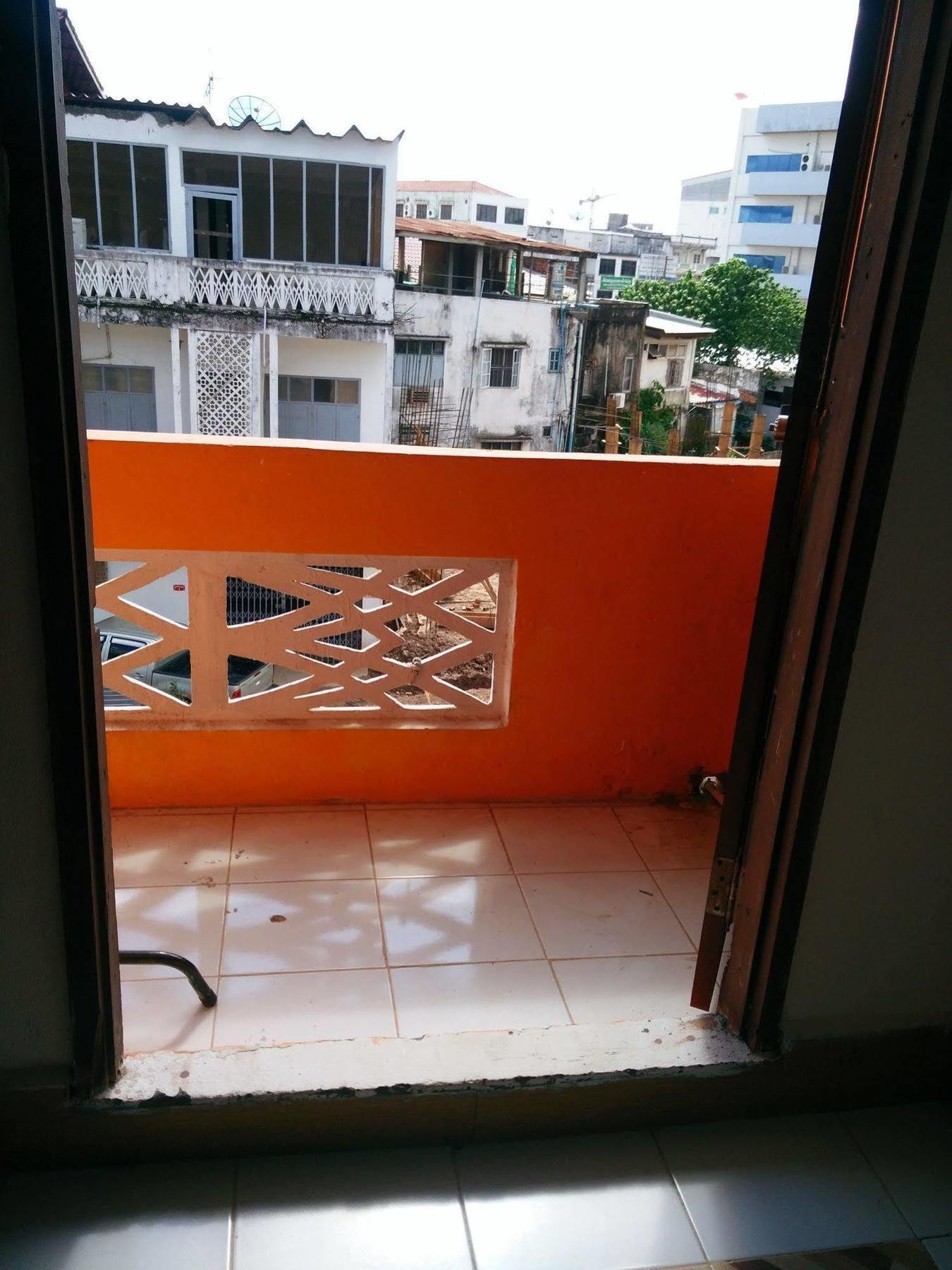 Orange Backpacker Hostel Vientiane Exterior photo